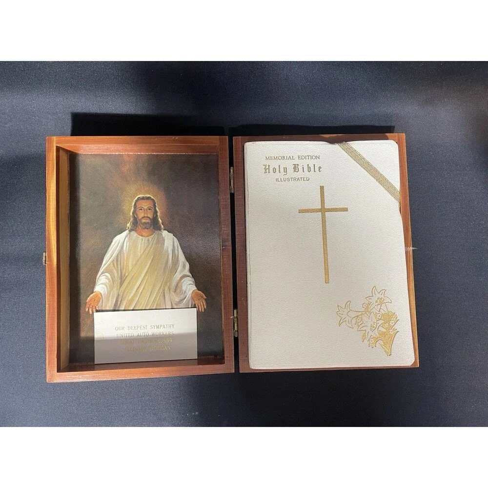 Vintage UAW Memorial Bible In Wooden Box 1971